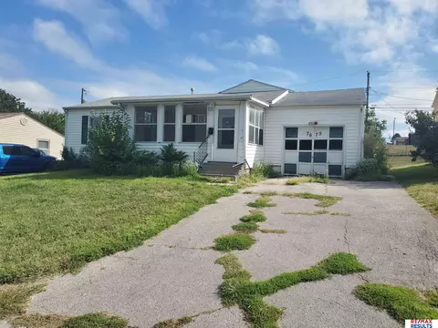 7675 S 41st Ave, Bellevue, NE 68147