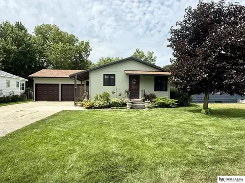 609 N Hall St, Valentine, NE 69201