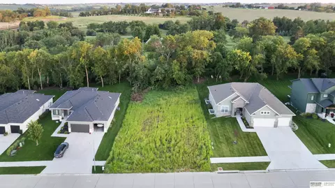 16921 Abigail St, Bennington, NE 68007