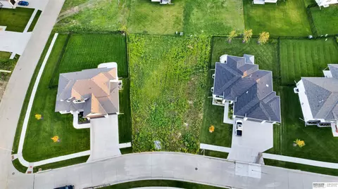 17007 Emma St, Bennington, NE 68007