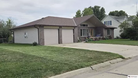 140 N East Ave, Hallam, NE 68368