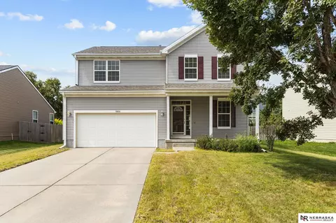 8806 S 66th Ave, Papillion, NE 68133