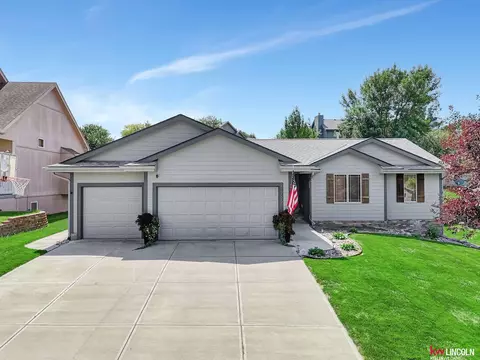 21765 Ponderosa Dr, Gretna, NE 68028