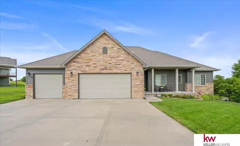 1648 Lake Ridge Dr, Plattsmouth, NE 68048