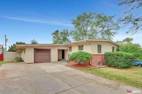 815 Northborough Ln, Lincoln, NE 68505
