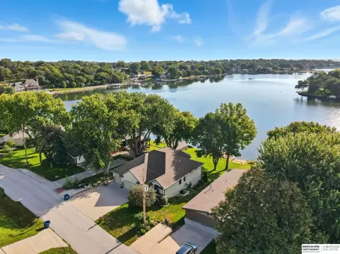 914 Beaver Lake Blvd, Plattsmouth, NE 68048