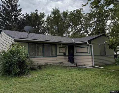 227 North Dr, Fremont, NE 68025