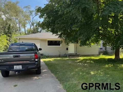 4425 Vernon St, Omaha, NE 68111