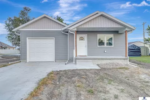 113 E Fourth St, Wood River, NE 68883