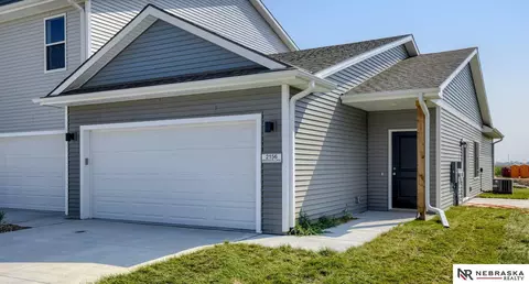4606 Schilling Ct, Bellevue, NE 68133