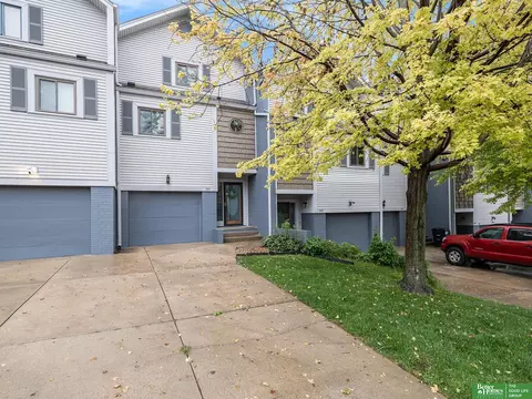 703 S 38th St, Omaha, NE 68105