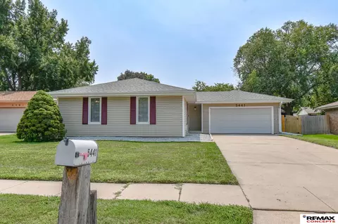 5441 Woodsview St, Lincoln, NE 68506