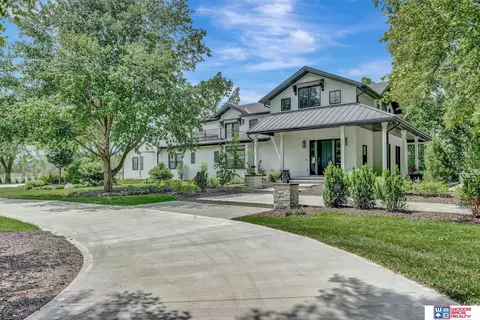 11200 Secretariat Dr, Walton, NE 68461
