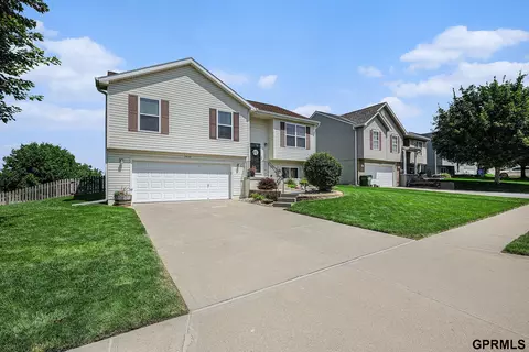 19640 V St, Omaha, NE 68135