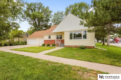 332 S 11th St, Geneva, NE 68361