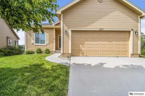18913 Hayes Cir, Omaha, NE 68135