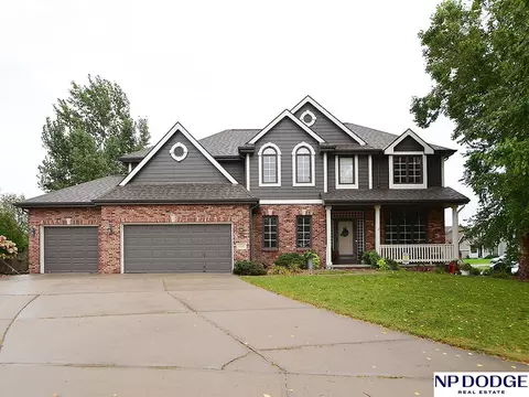 2110 Aberdeen Plz, Papillion, NE 68133