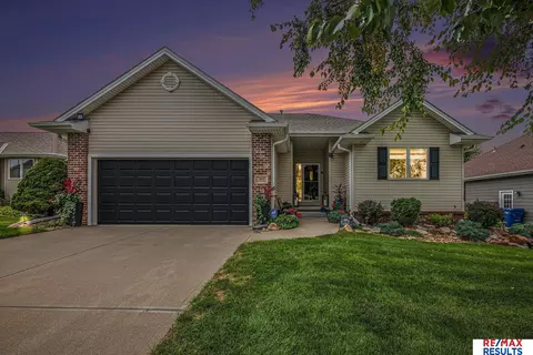 7810 S 166th St, Omaha, NE 68136