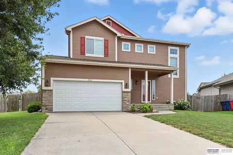 4503 Clearwater Dr, Papillion, NE 68133