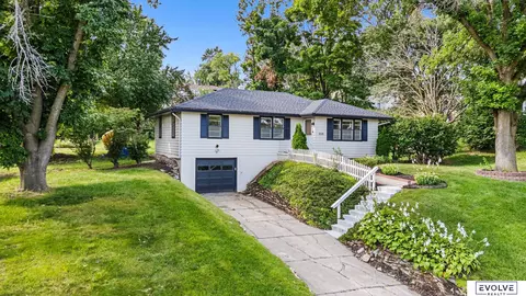 8535 Cuming St, Omaha, NE 68114