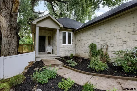19915 N Farnam St, Elkhorn, NE 68022
