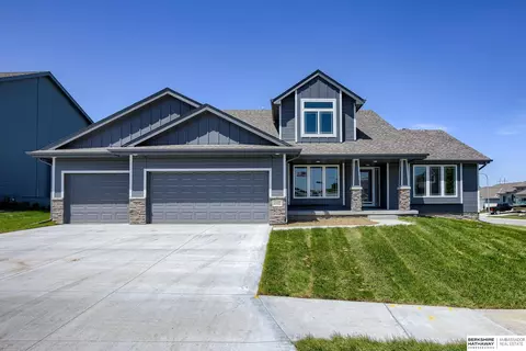 4302 Chennault St, Bellevue, NE 68123