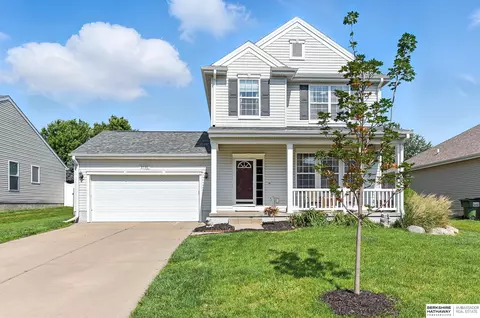 2105 Petersen Dr, Papillion, NE 68046