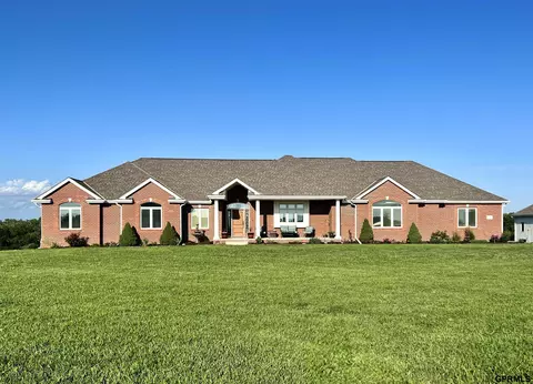 1526 Provencal Cir, Yutan, NE 68073
