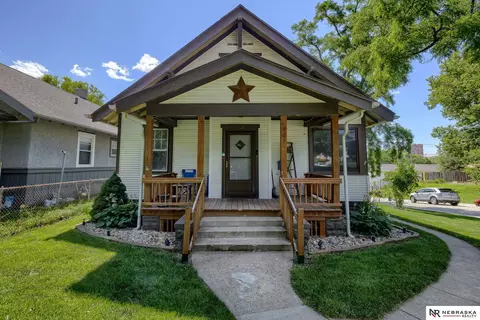 902 S 38th Ave, Omaha, NE 68105