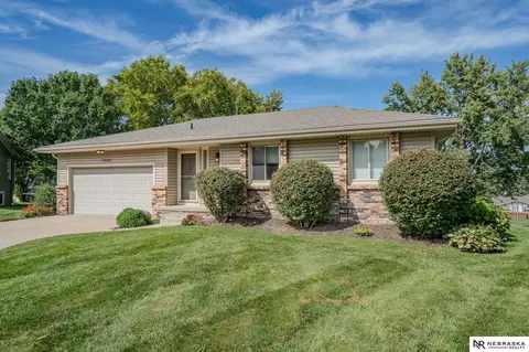 13582 Berry Cir, Omaha, NE 68137