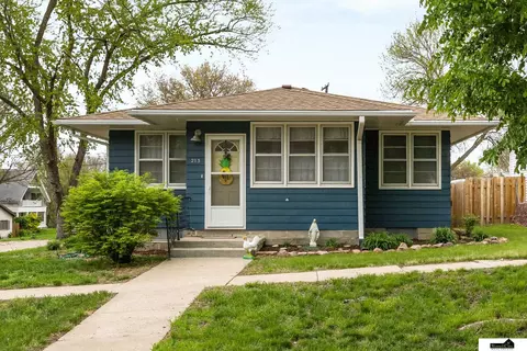 213 W Church St, Cook, NE 68329