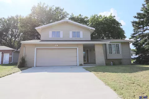 1365 N Chestnut St, Wahoo, NE 68066