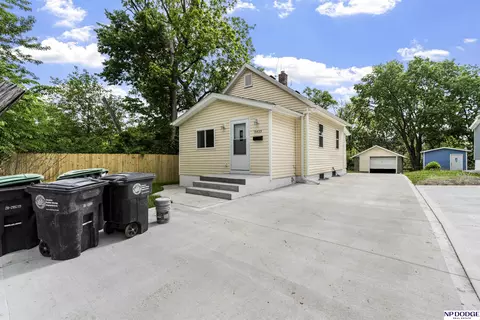 5435 S 18th St, Omaha, NE 68107