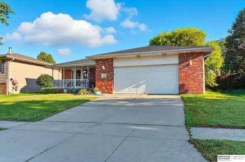 1848 Boston Cir, Lincoln, NE 68521