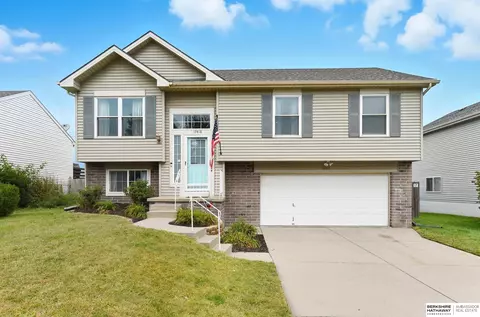 17418 Emiline St, Omaha, NE 68136