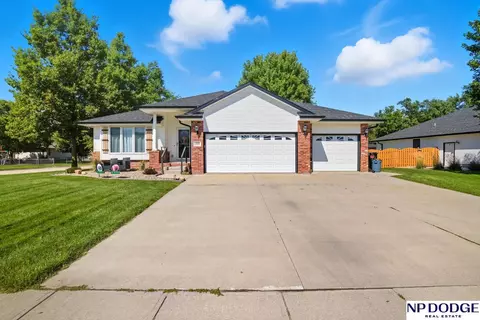 1320 Brewer Dr, Fremont, NE 68025