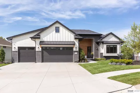 20810 Frances Cir, Elkhorn, NE 68022