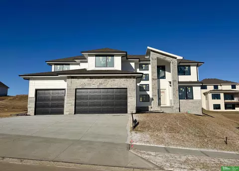 10952 S 101st St, Papillion, NE 68046