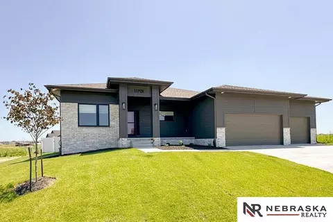 11701 S 119th Ave, Papillion, NE 68046