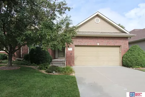 7525 Kentwell Ln, Lincoln, NE 68516