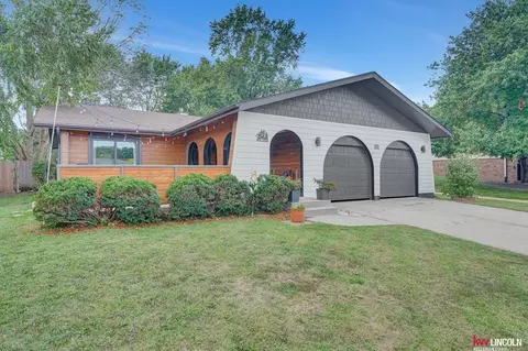 3111 Stephanos Dr, Lincoln, NE 68516