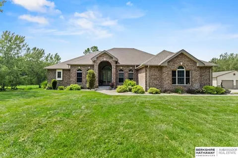 21253 Ashwood Ln, Council Bluffs, IA 51503