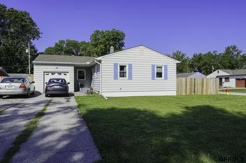 3202 Reed Dr, Bellevue, NE 68005