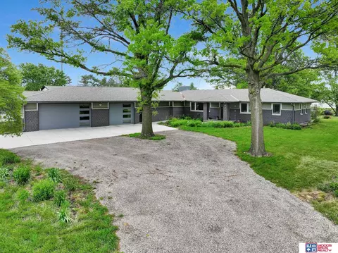 4440 Pagoda Ln, Lincoln, NE 68516