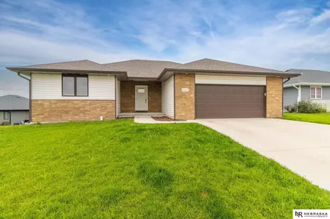 2200 Fairway Dr, Crete, NE 68333
