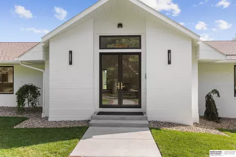 5501 Cavvy Rd, Lincoln, NE 68516