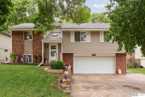 13629 Valley St, Omaha, NE 68144