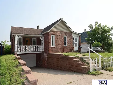 2916 Arbor St, Omaha, NE 68105