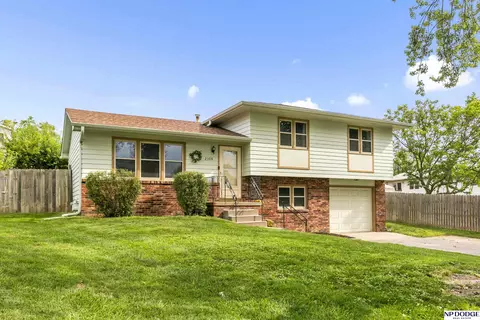 2308 Julie Cir, Bellevue, NE 68005