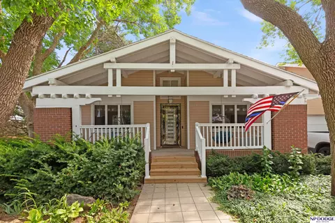 223 N 127th Plz, Omaha, NE 68154
